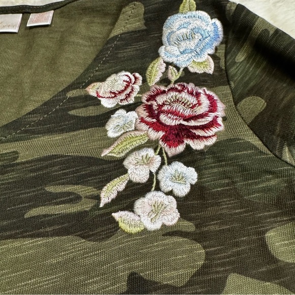 Belle by Kim Gravel Camo Green Top Shirt Tee Size XXS Runs Big Floral Embroidery - Picture 5 of 13